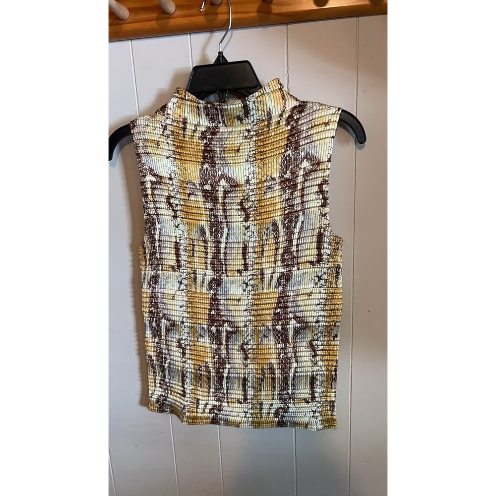 Nicola Sleeveless Textured Top with Abstract Pattern